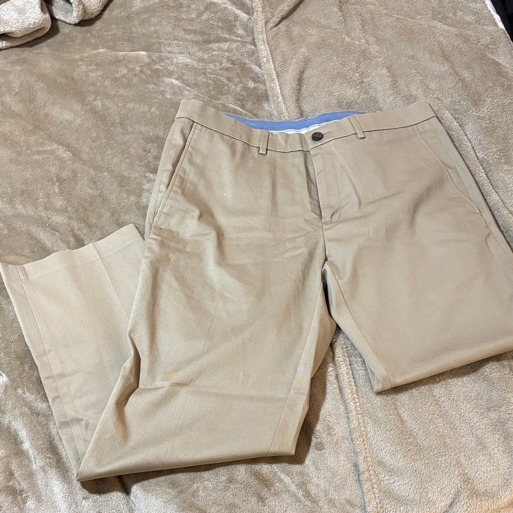 Haggar Men's Classic Khaki Chinos
